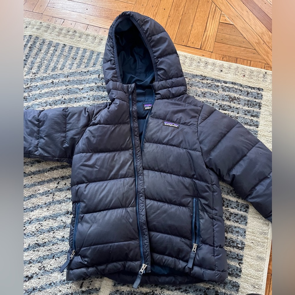 Patagonia Kids Hi-Loft Down Sweater Hoody. Size 5-6.